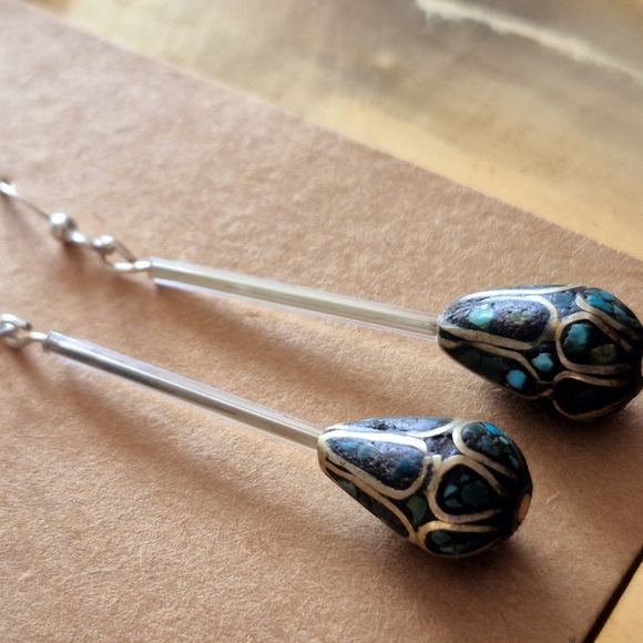 Elegant Silver and Turquoise Earrings - Picture 2 of 8